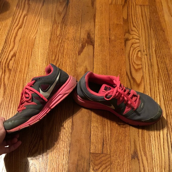 Nike tennis shoes - Picture 1 of 2